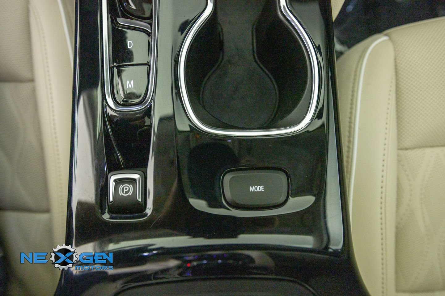 Used 2022 Buick Envision Avenir w/ Technology Package II FWD image 26
