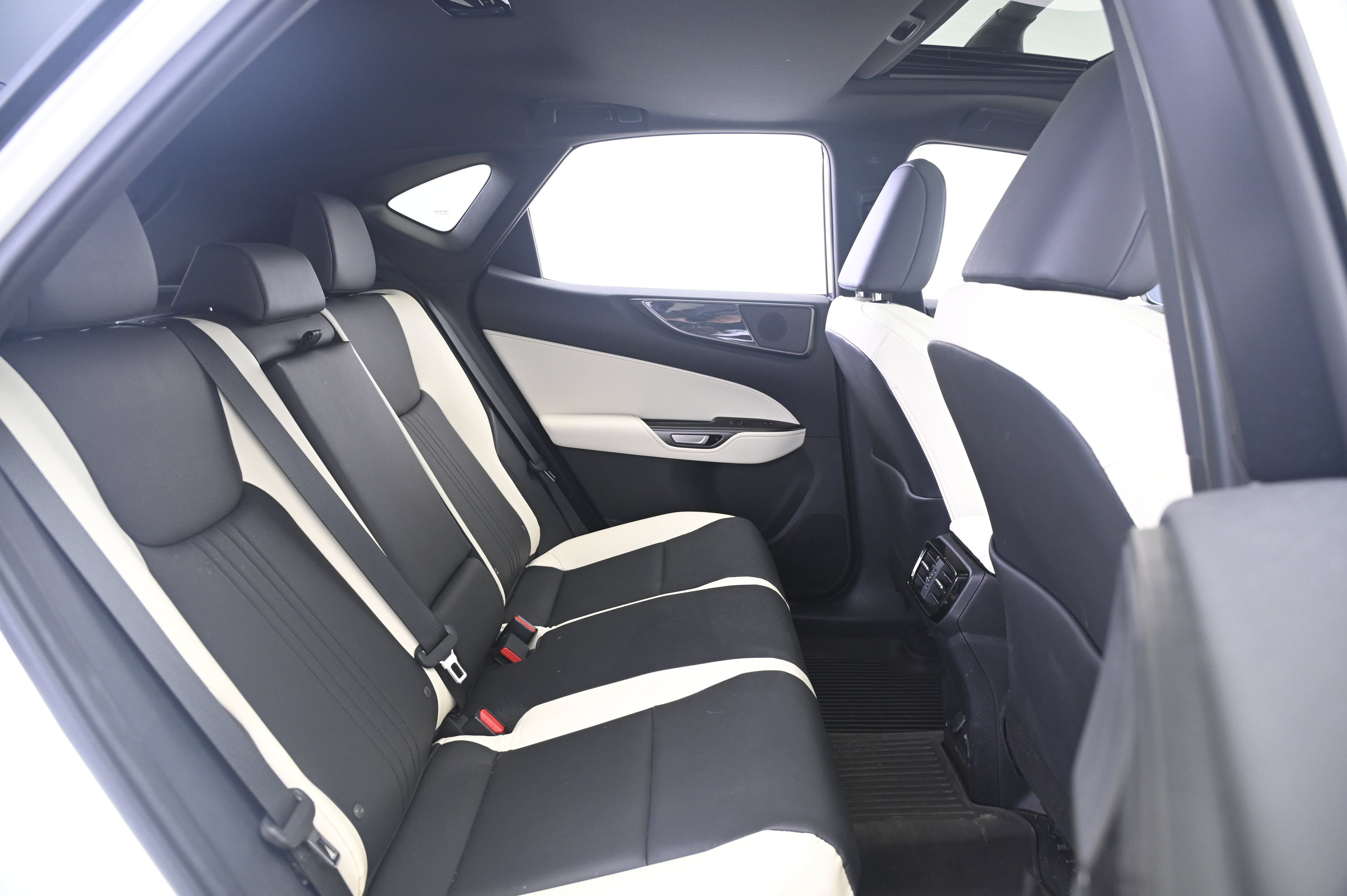 Used 2024 Lexus NX 350h AWD image 18
