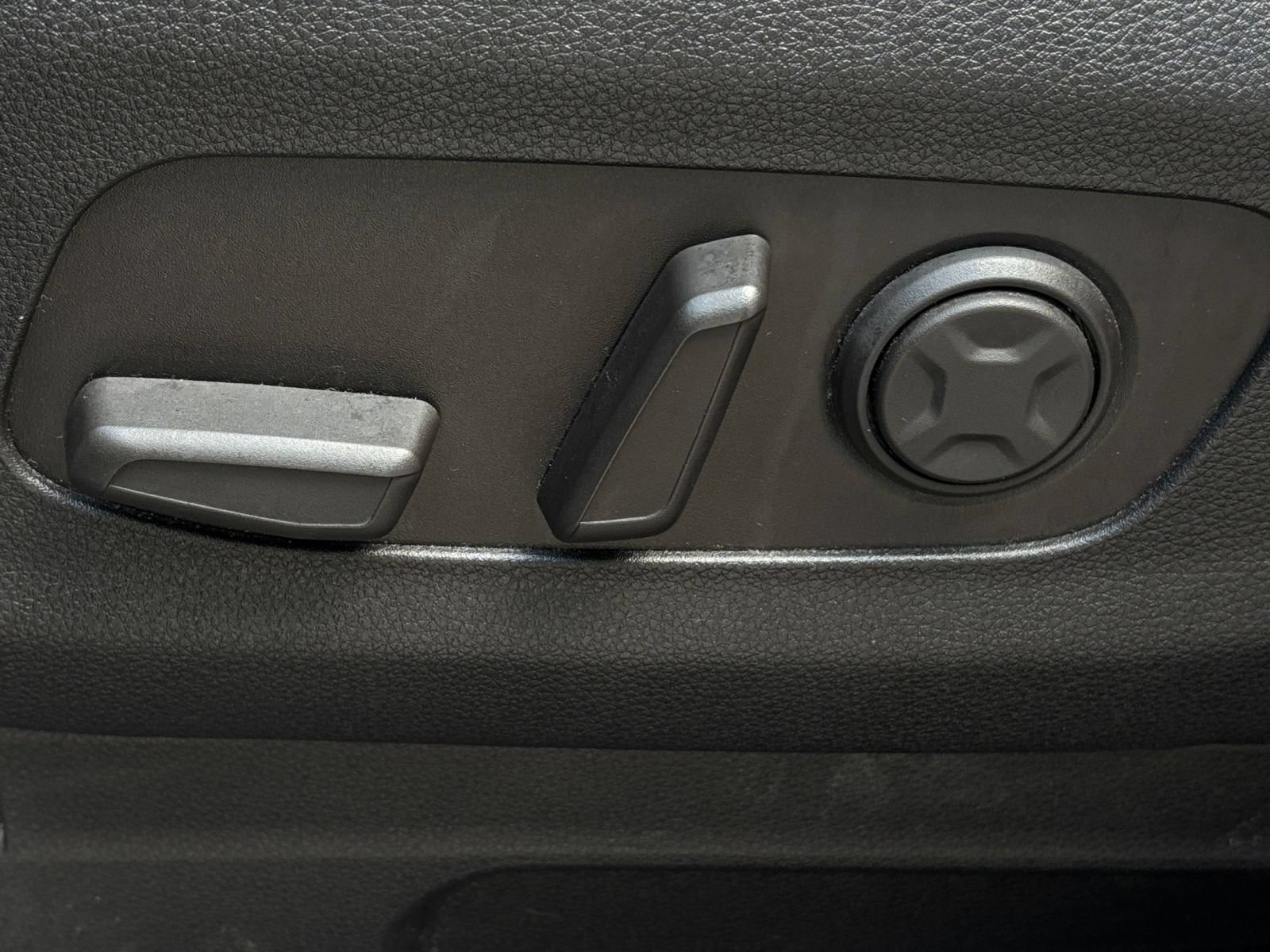 Used 2026 Kia Carnival FWD image 22