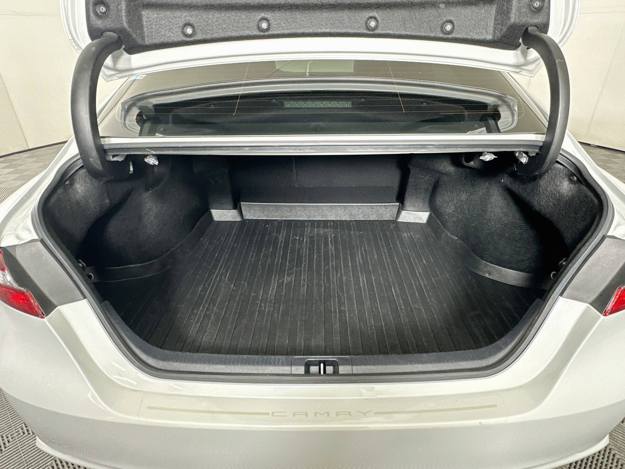 Used 2024 Toyota Camry SE FWD image 28