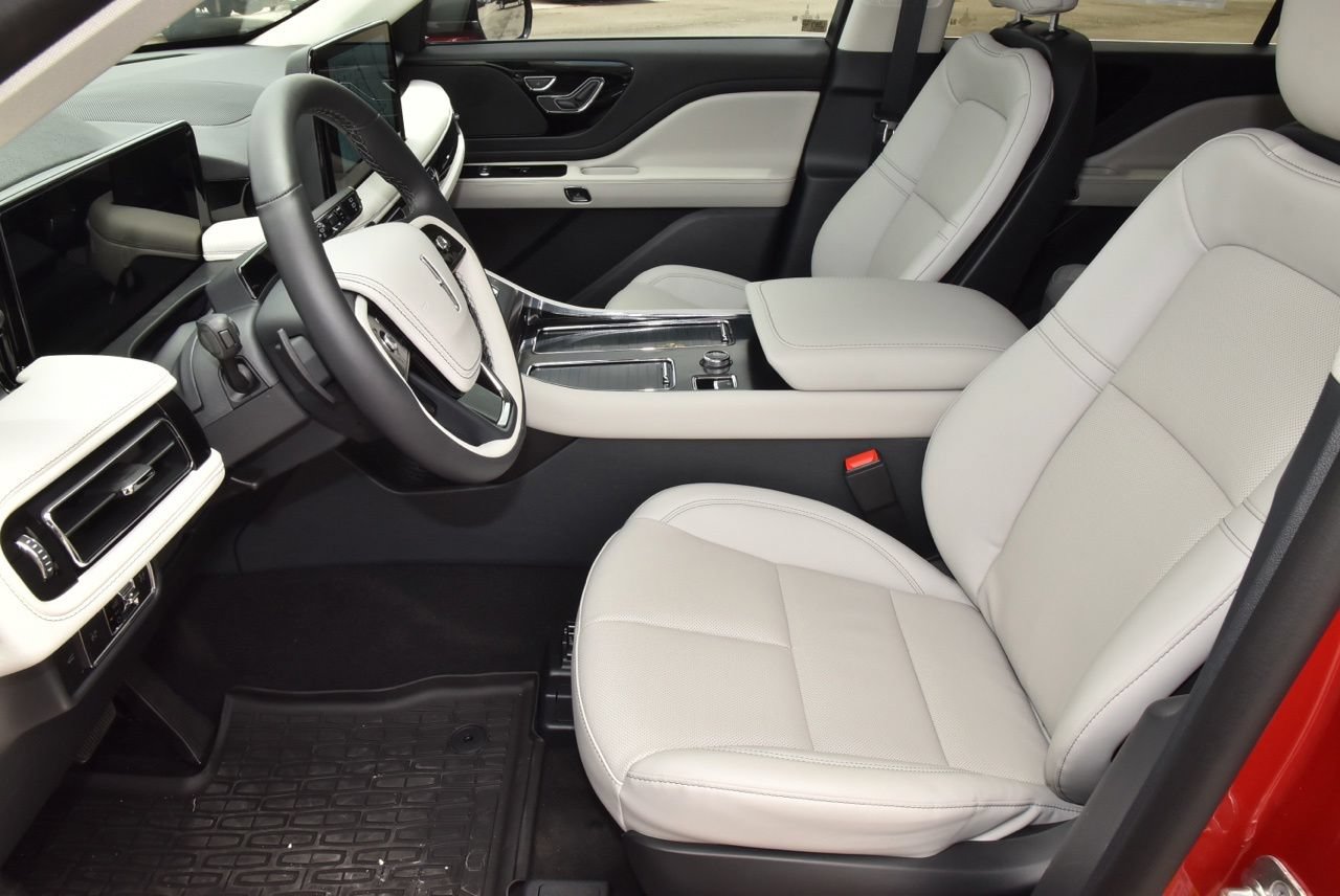 New 2026 Lincoln Aviator AWD image 13