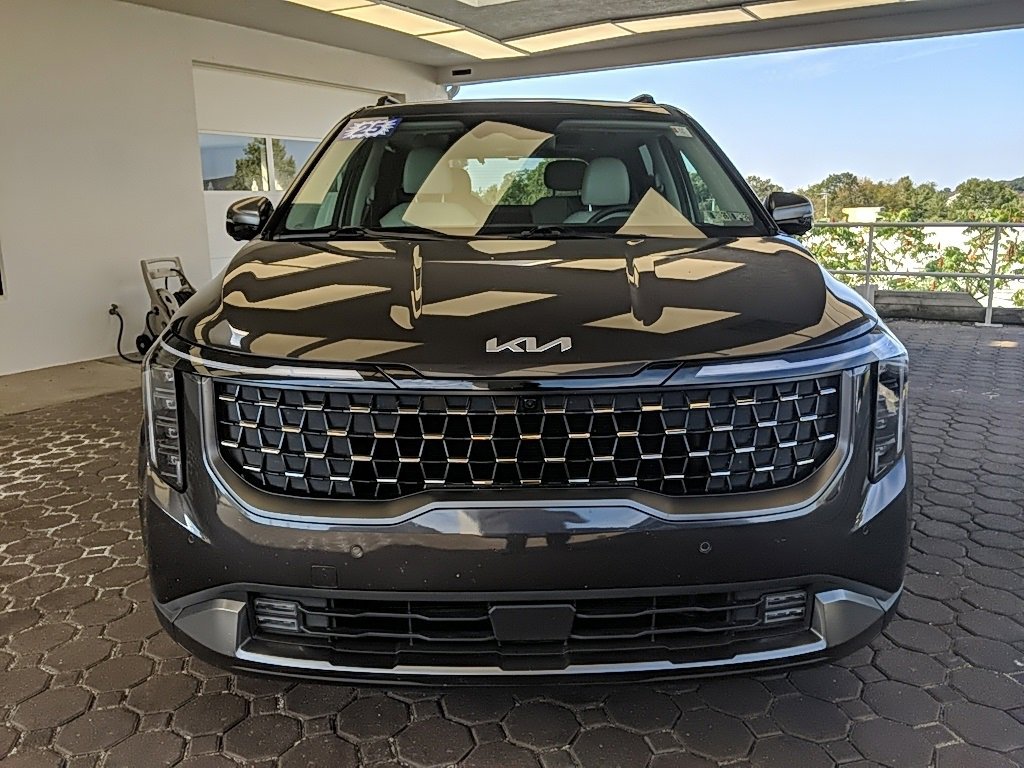 Used 2025 Kia Carnival SX Prestige video 2