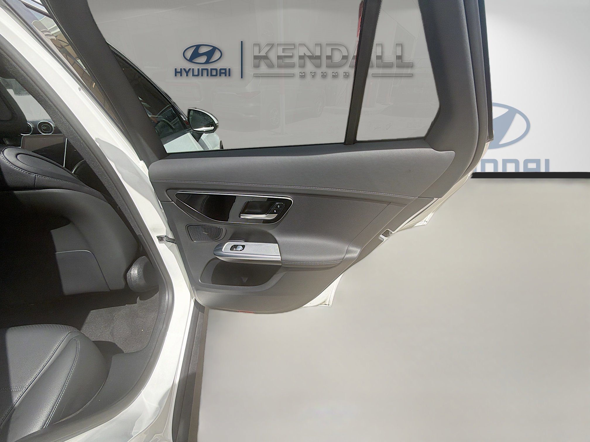 Used 2024 Mercedes-Benz GLC 300 4MATIC image 27