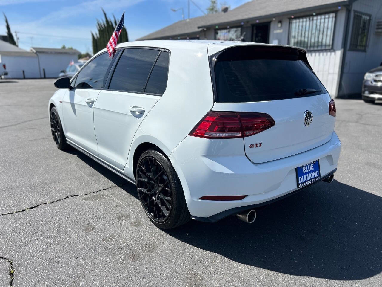 Used 2019 Volkswagen GTI SE image 4