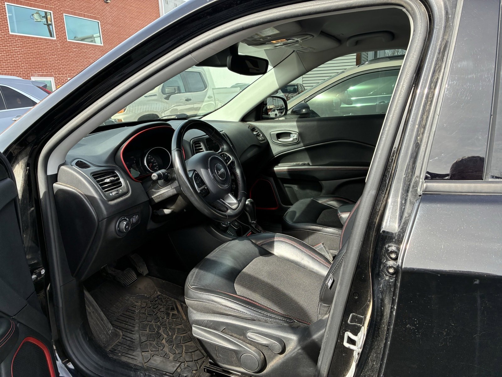 Used 2018 Jeep Compass Trailhawk image 2