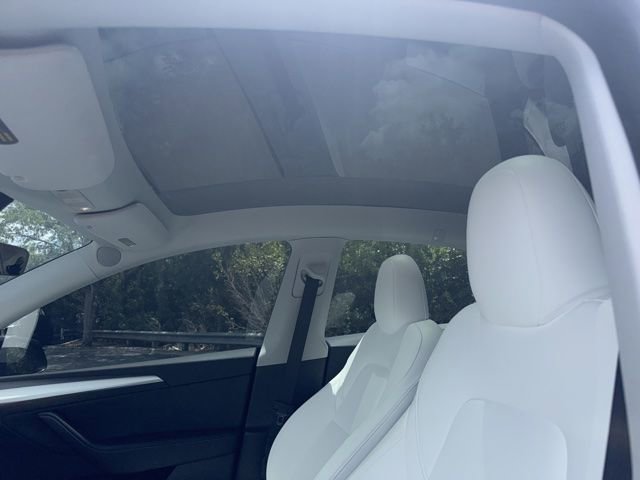 Used 2024 Tesla Model Y Long Range RWD image 11