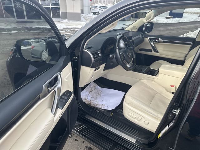 Used 2023 Lexus GX 460 Premium w/ Premium Package image 16