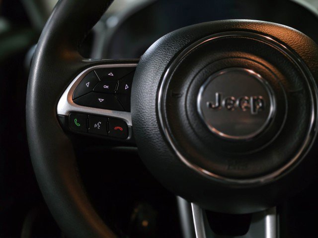 Used 2021 Jeep Renegade Latitude AWD/4WD image 17