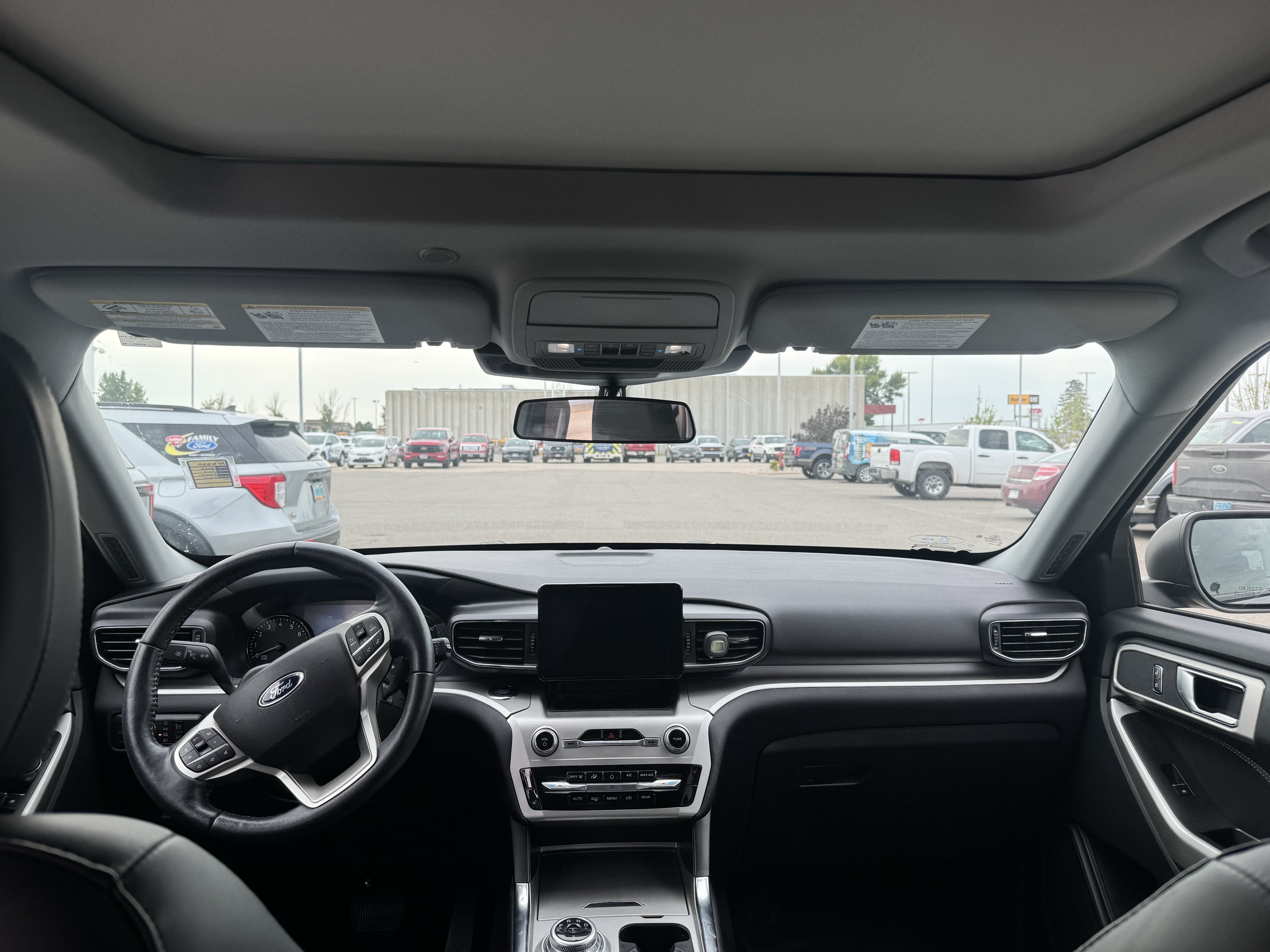 Used 2022 Ford Explorer XLT w/ Equipment Group 202A AWD/4WD image 6
