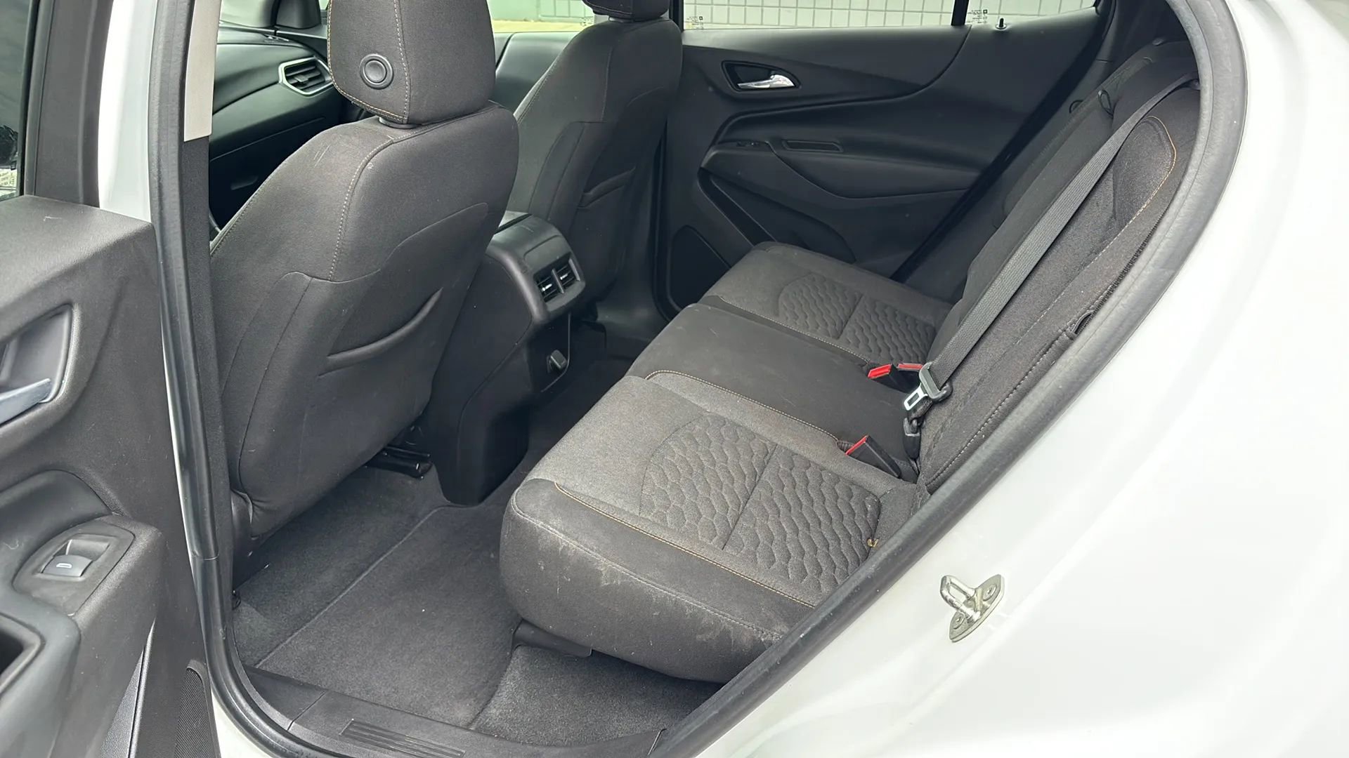 Used 2018 Chevrolet Equinox LT FWD image 12