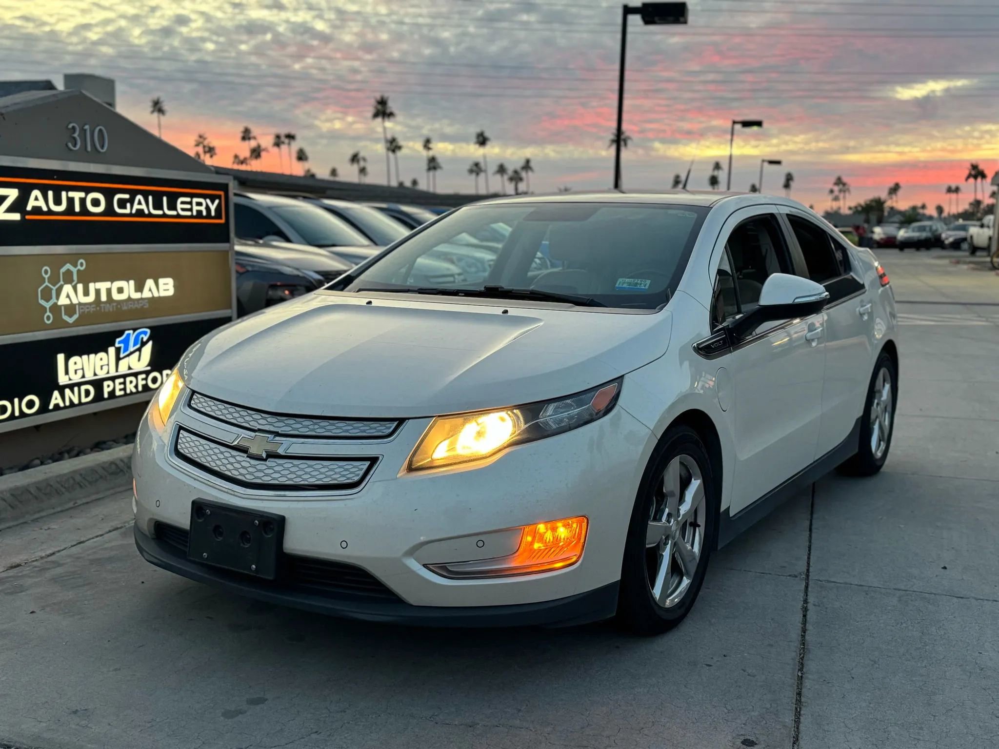 Used 2011 Chevrolet Volt Premium w/ Premium Trim Package image 2
