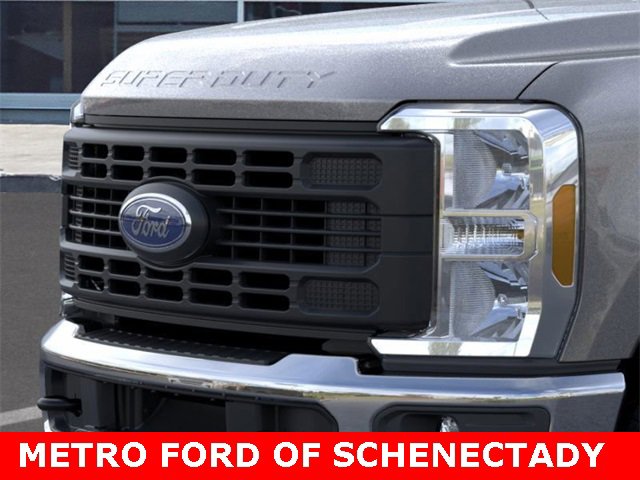 New 2026 Ford F250 XL w/ XL Chrome Package image 17