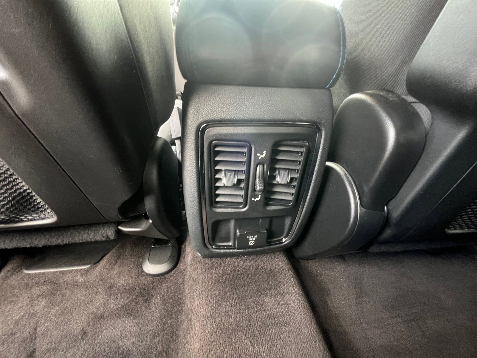 Used 2018 Jeep Grand Cherokee Laredo image 32