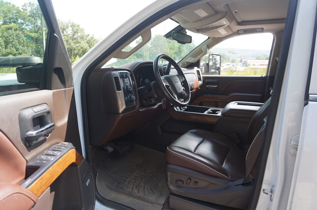 Used 2019 Chevrolet Silverado 2500 High Country w/ Duramax Plus Package AWD/4WD image 2