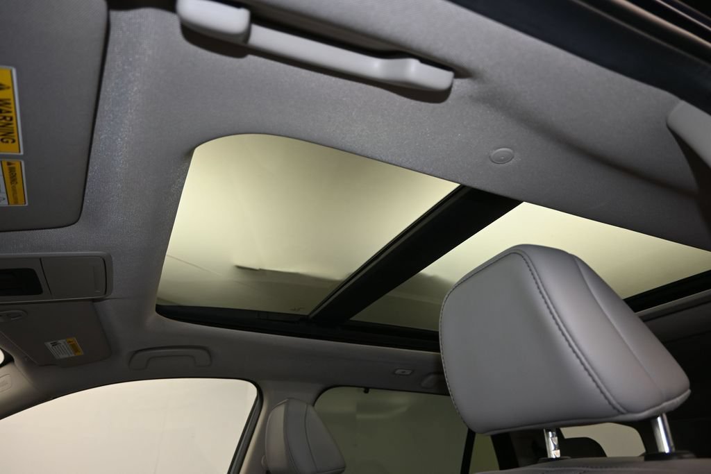 Certified 2024 Honda Pilot Touring image 19