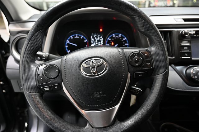 Used 2018 Toyota RAV4 LE image 19