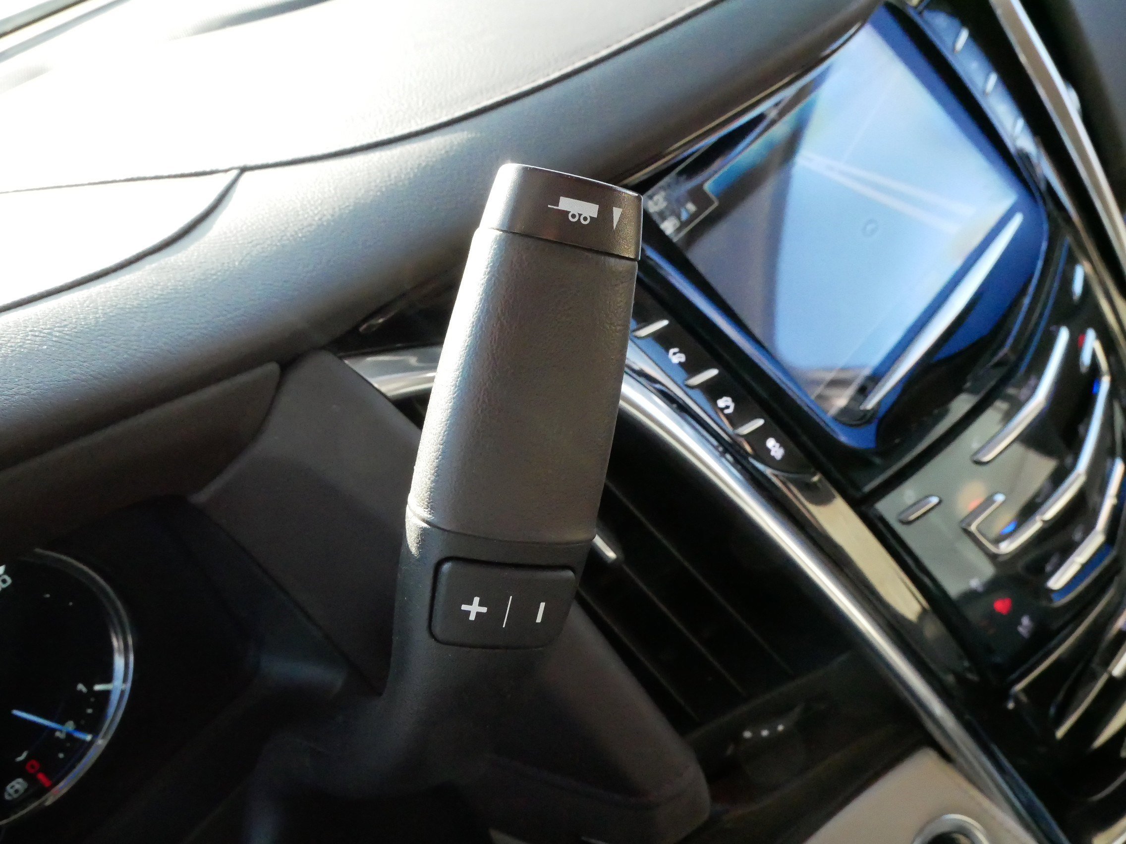 Used 2017 Cadillac Escalade Luxury image 24