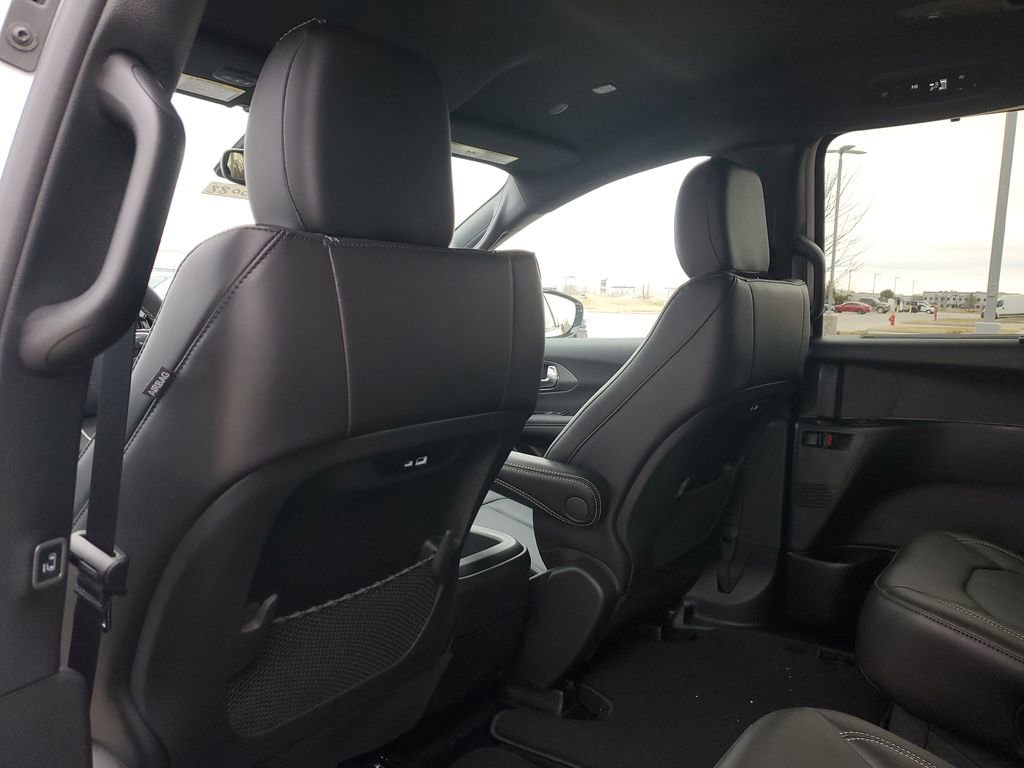 New 2026 Chrysler Pacifica Select image 12