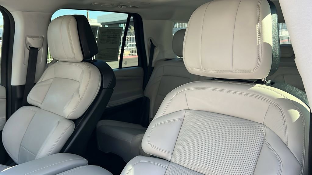 Certified 2025 Lincoln Navigator Reserve image 17