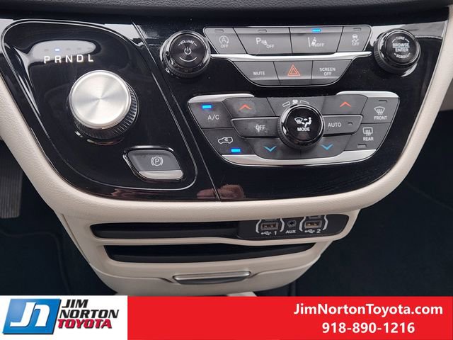 Used 2024 Chrysler Pacifica Touring-L image 21