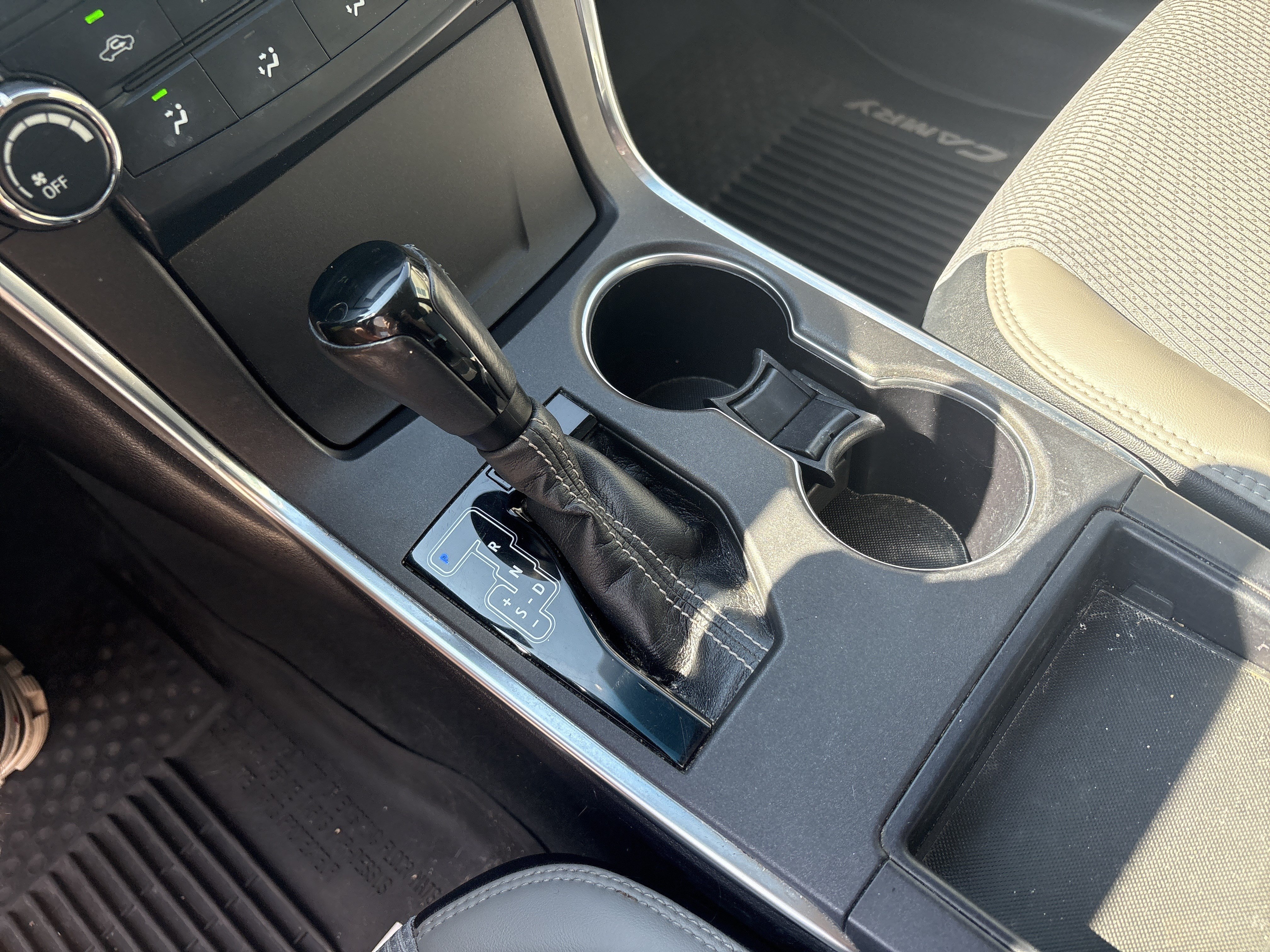 Used 2016 Toyota Camry SE FWD image 26