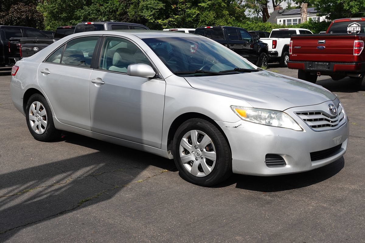 Used 2011 Toyota Camry LE FWD image 4