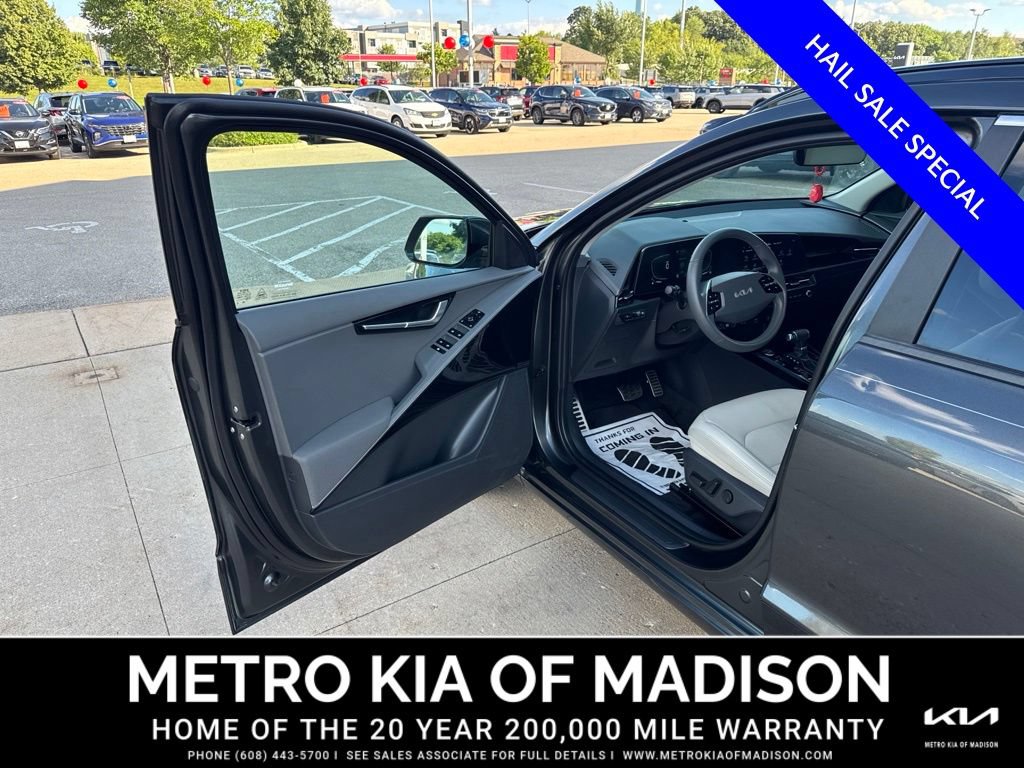 Used 2025 Kia Niro EX Touring FWD image 10