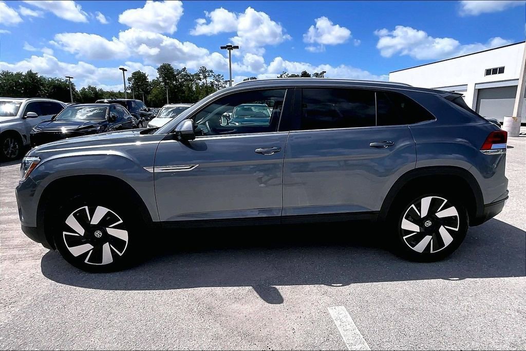 Certified 2025 Volkswagen Atlas Cross Sport SE FWD image 8