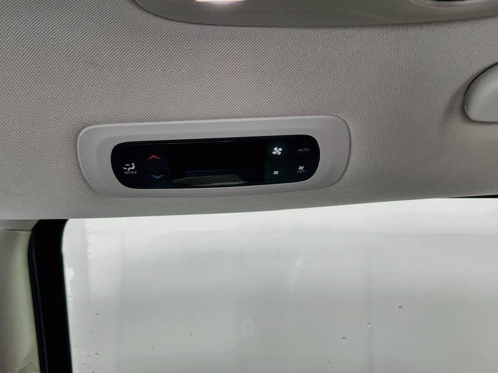 Certified 2023 Chrysler Pacifica Touring-L FWD image 35