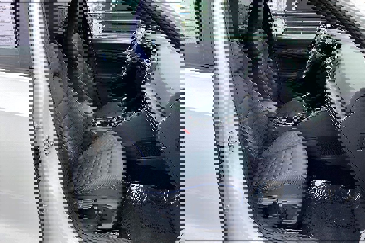 Used 2024 Volkswagen Golf R image 29