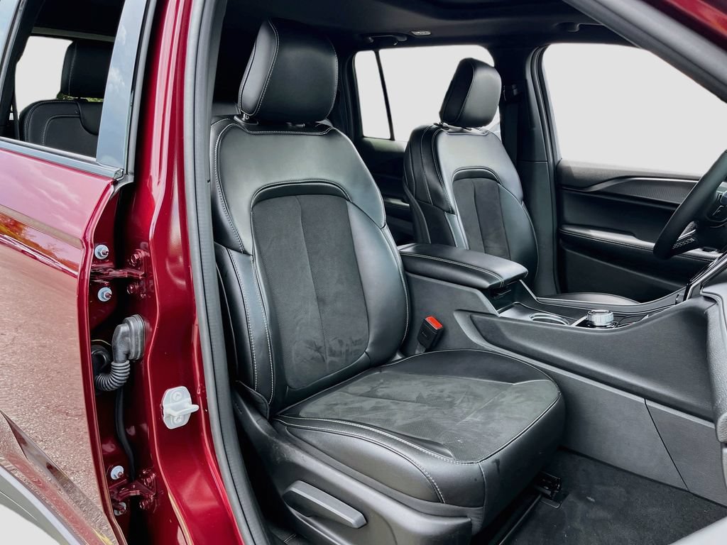 Used 2025 Jeep Grand Cherokee Altitude RWD image 26