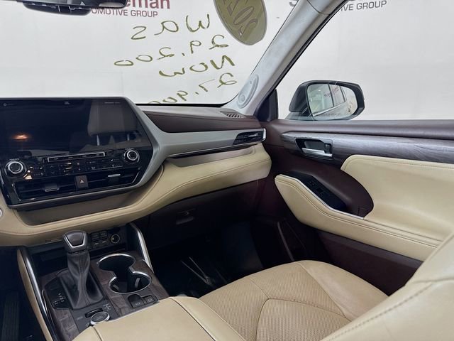 Used 2021 Toyota Highlander Platinum image 24