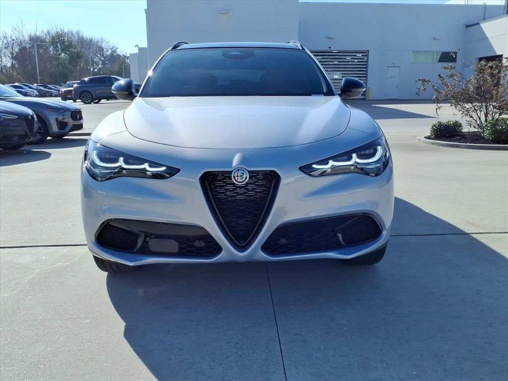 New 2025 Alfa Romeo Stelvio Sprint w/ Veloce Package AWD/4WD image 4