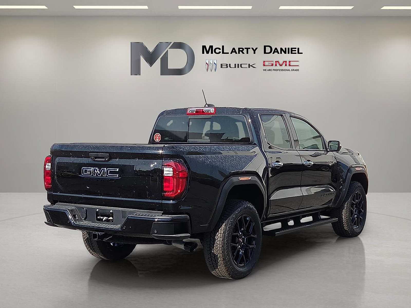 New 2026 GMC Canyon Denali w/ LPO, Denali Black Edition AWD/4WD image 5