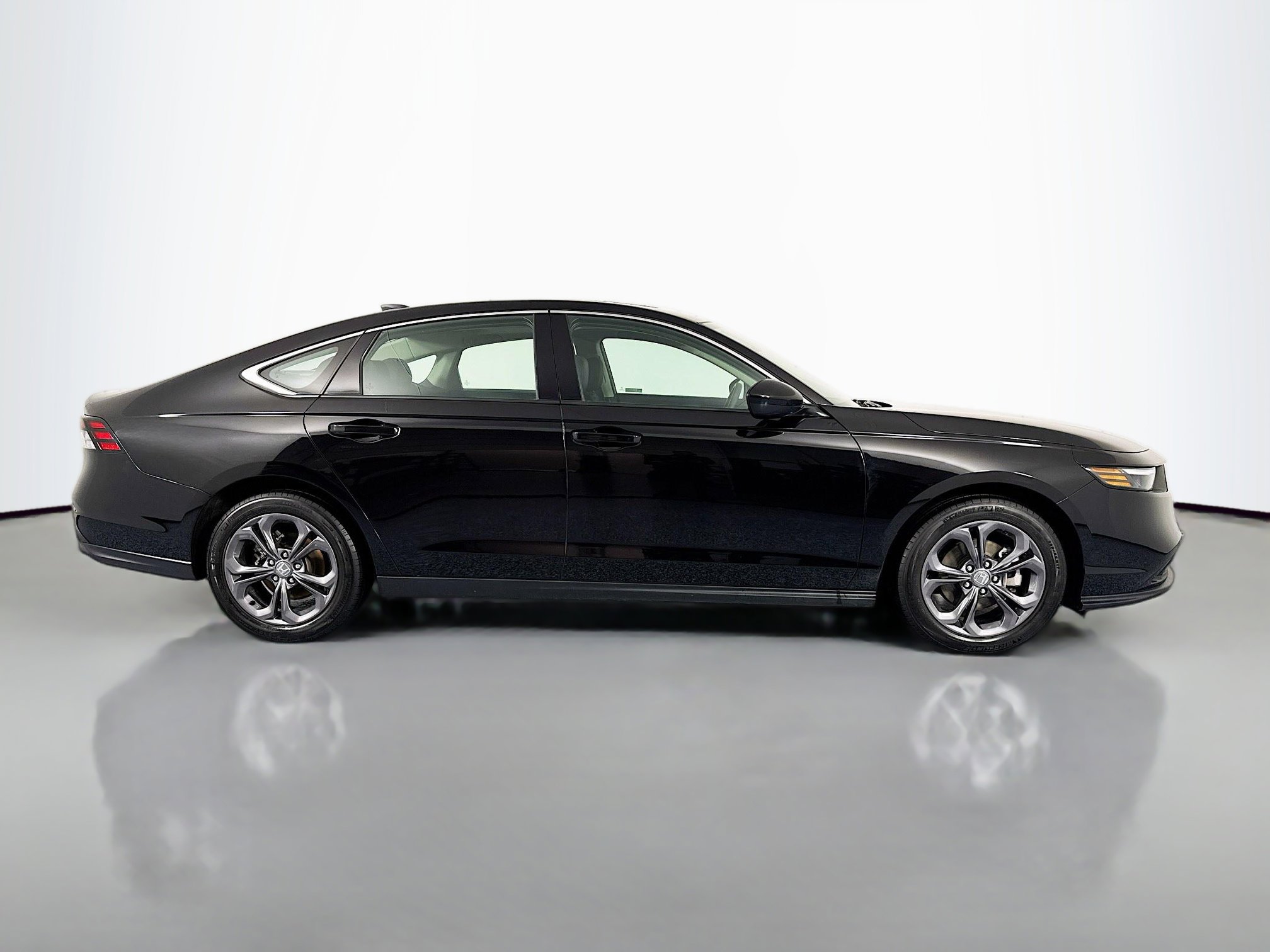 Certified 2024 Honda Accord EX image 4