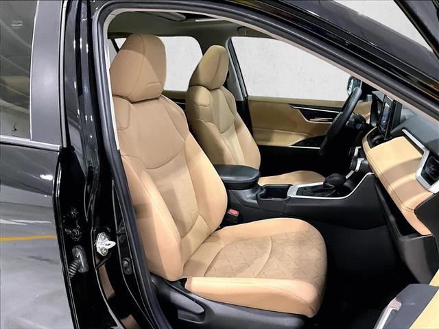 Used 2022 Toyota RAV4 XLE w/ Convenience Package FWD image 9