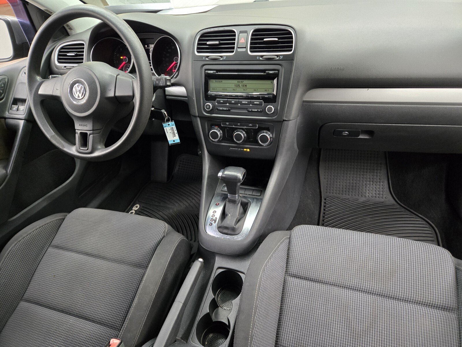 Used 2011 Volkswagen Golf 2-Door FWD image 11