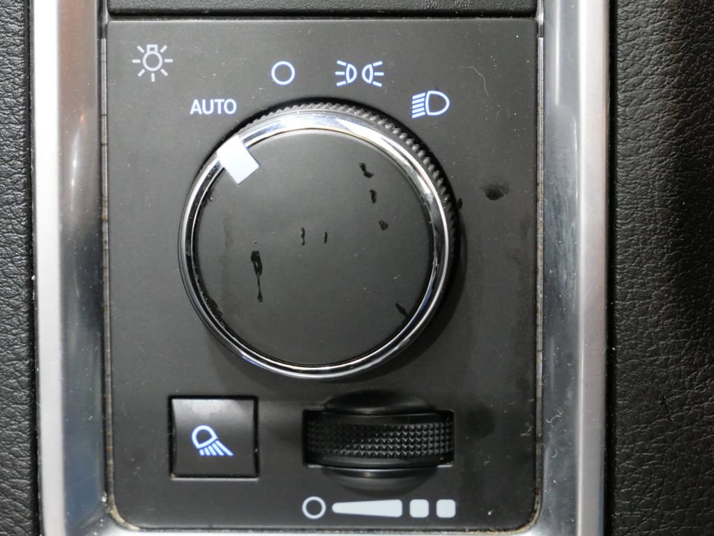 Used 2024 RAM 1500 Classic SLT AWD/4WD image 14