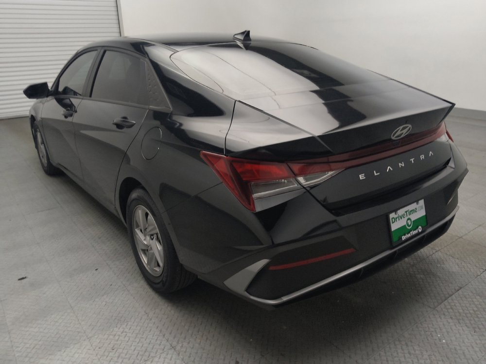 Used 2025 Hyundai Elantra SE w/ Cargo Package FWD image 5