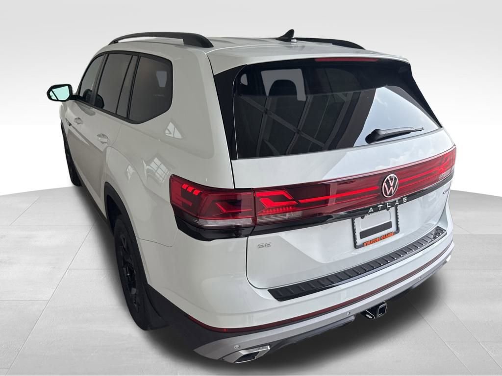 New 2025 Volkswagen Atlas Peak Edition SE image 5