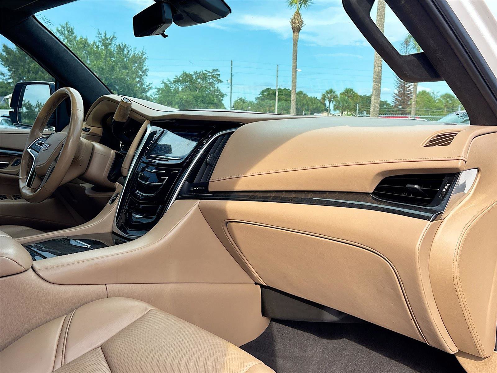 Used 2020 Cadillac Escalade ESV Platinum AWD/4WD image 32