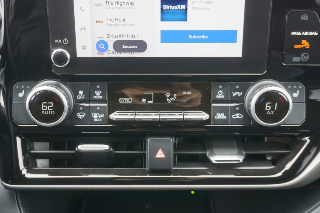 Used 2023 Toyota Highlander XLE AWD/4WD image 14