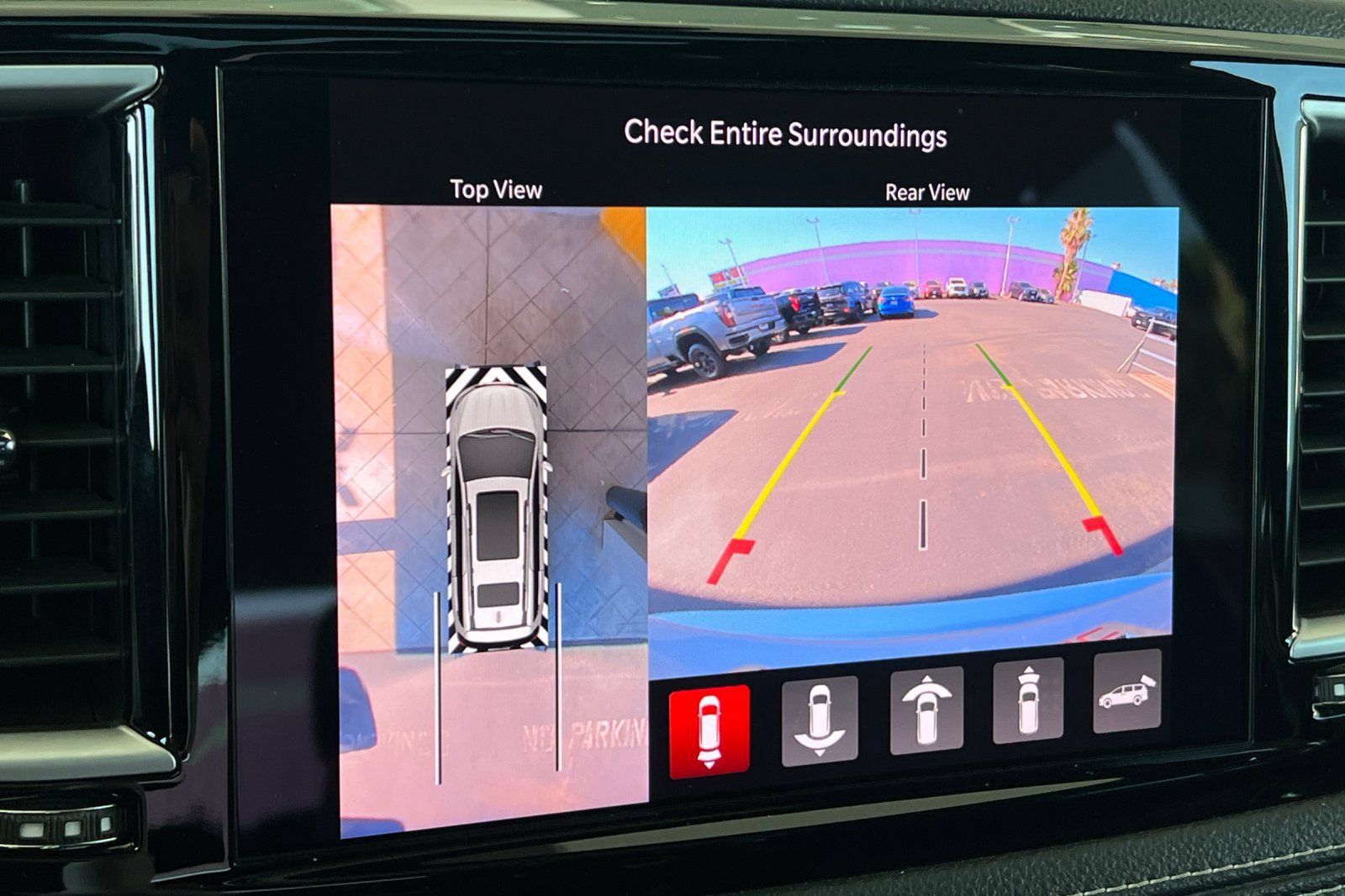Used 2022 Chrysler Pacifica Limited w/ Uconnect Theater Family Group FWD image 30