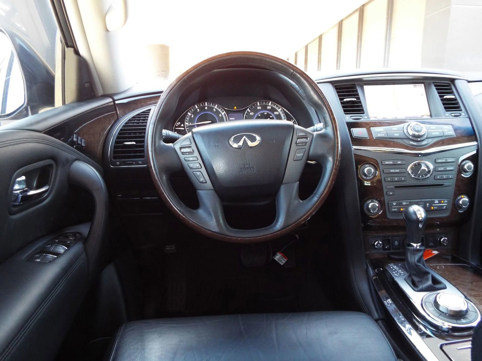 Used 2014 INFINITI QX80 4WD w/ Deluxe Touring Package image 12