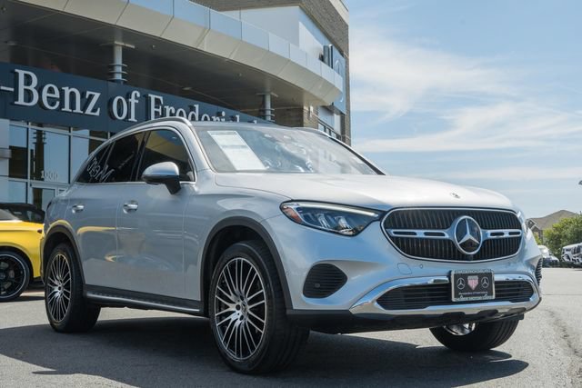 Used 2023 Mercedes-Benz GLC 300 4MATIC image 1