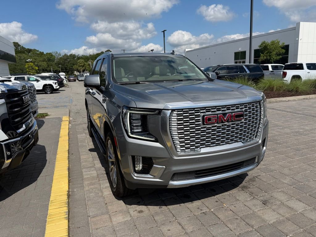 Used 2023 GMC Yukon Denali w/ Advanced Technology Package AWD/4WD image 4