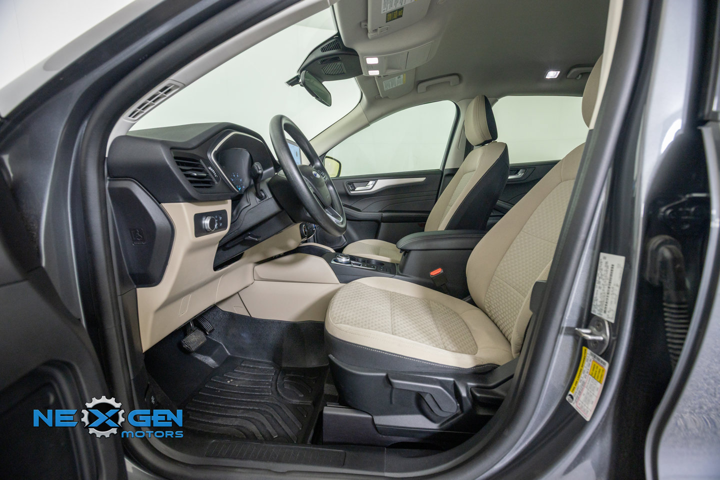 Used 2021 Ford Escape SE FWD image 12