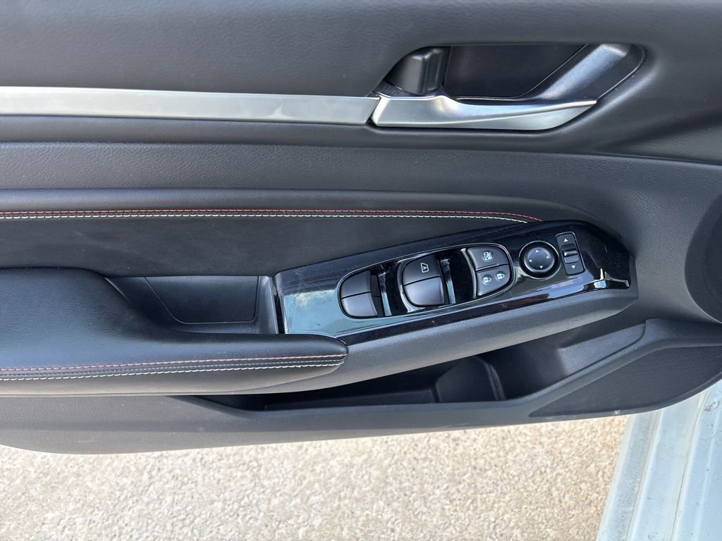 Used 2023 Nissan Altima 2.5 SR w/ SR Premium Package image 9