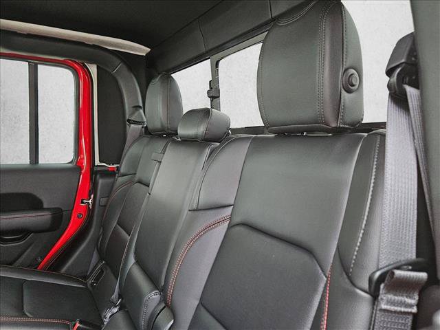 Used 2022 Jeep Gladiator Rubicon w/ Cold Weather Group AWD/4WD image 20