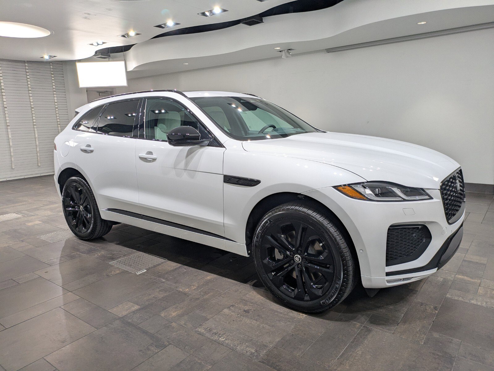 New 2026 Jaguar F-PACE R-Dynamic S image 28